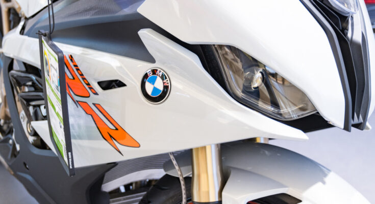 gebrauchtes bmw motorrad kaufen zeigt eine gebrauchte BMW RR